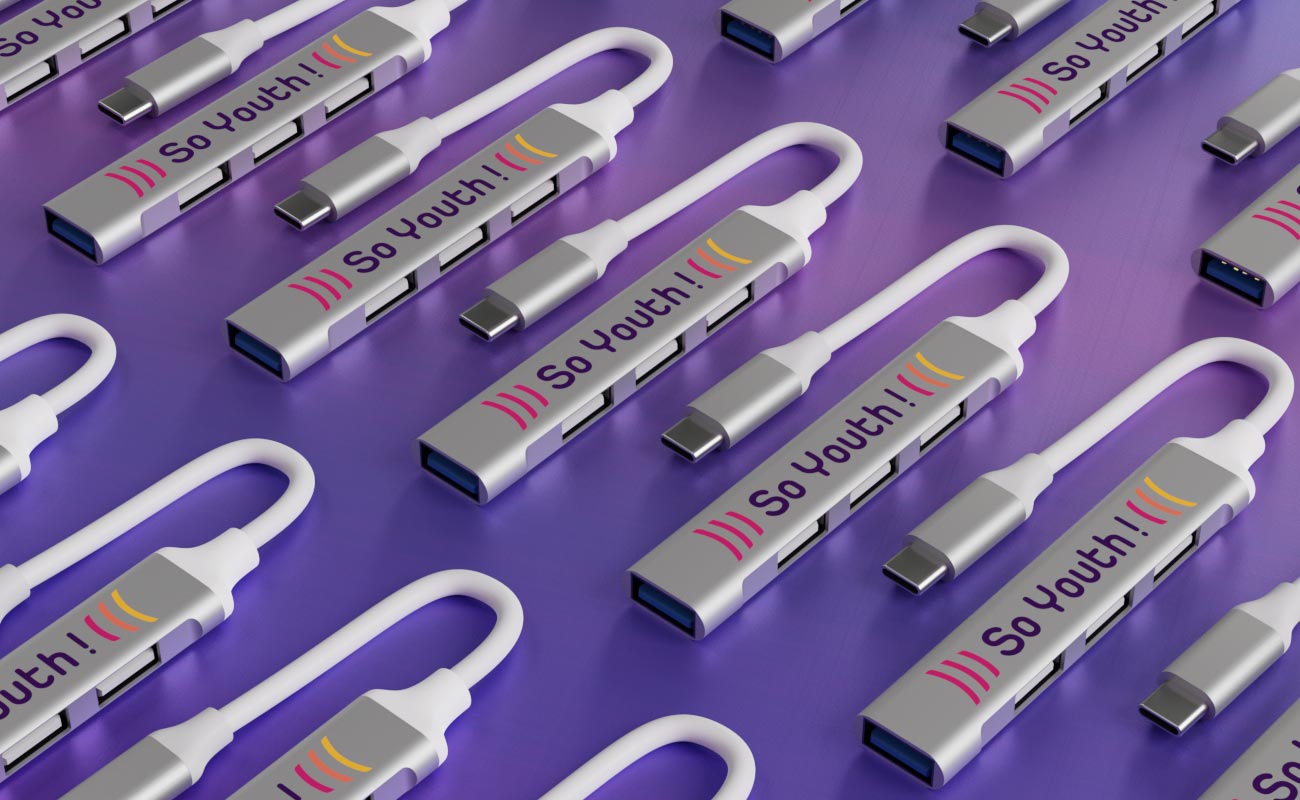 Expand - Custom USB Hub 4 in 1 gallery thumbnail